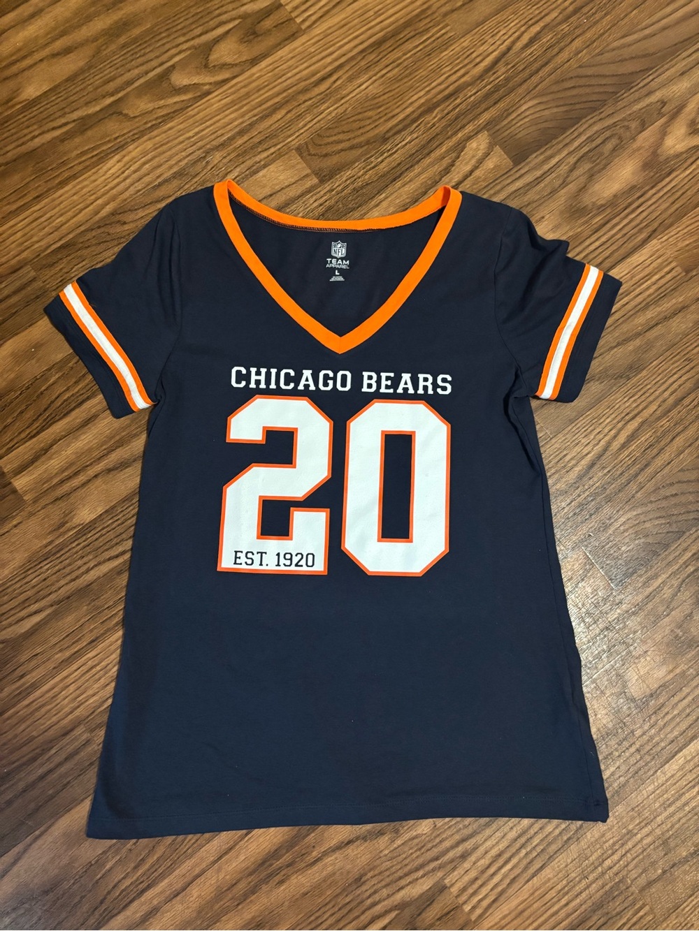 Chicago Bears NFL Team Apparel * Woman’s Jersey Style Tee * Large * V Neck